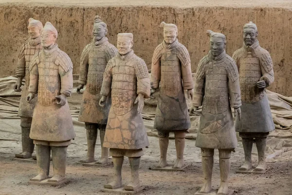 Guerrieri dell'esercito di terracotta sepolti nella tomba dell'imperatore fuori Xian Cina — Foto Stock