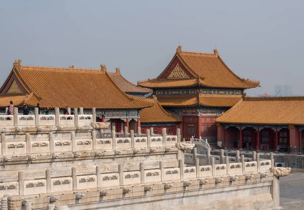 Details zu Dach und Schnitzereien in verbotener Stadt in Peking — Stockfoto