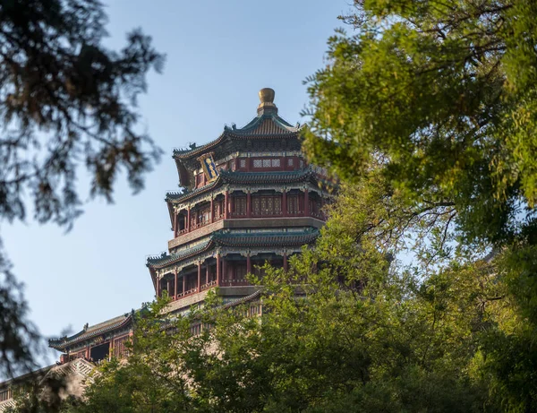 Ornate dak op Summer Palace buiten Peking, China — Stockfoto