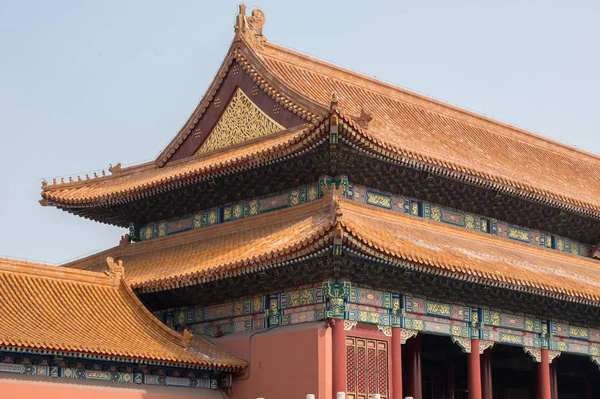 Details zu Dach und Schnitzereien in verbotener Stadt in Peking — Stockfoto