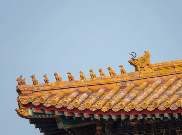 Details zu Dach und Schnitzereien in verbotener Stadt in Peking — Stockfoto