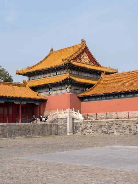 Szczegóły dach i rzeźby w Zakazanego Miasta w Pekinie — Zdjęcie stockowe