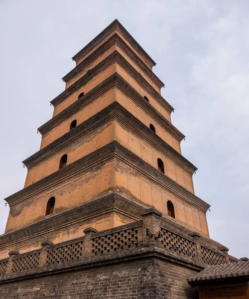 Vrstvy z chrámu na obří Pagoda divoké husy — Stock fotografie