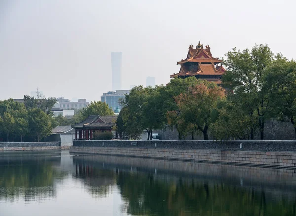 Gracht rond de verboden stad in Peking — Stockfoto