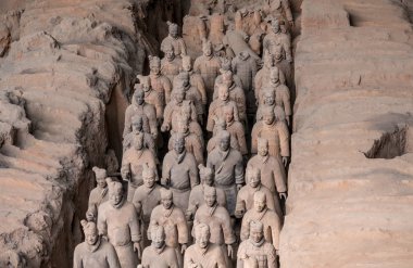 Terracotta Ordusu savaşçıları Xian Çin 'in dışındaki İmparator mezarında gömülü.