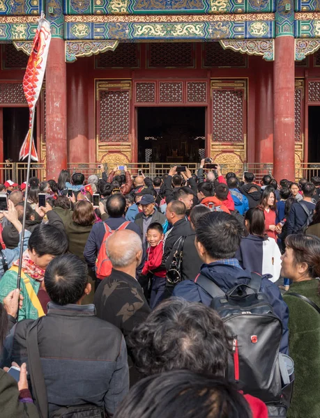 Multitudes se acercan al Museo del Palacio en Ciudad Prohibida —  Fotos de Stock