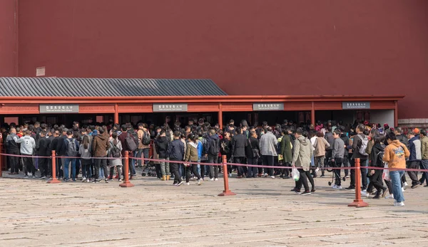 Sicherheitskontrollen vor verbotener Stadt in Peking — Stockfoto