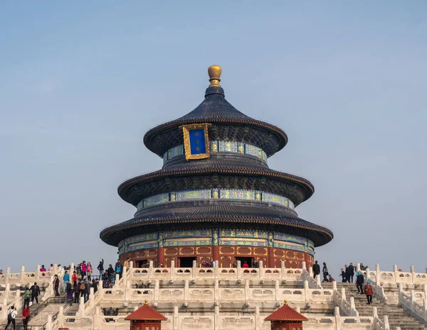 Tourists around Temple of Heaven in Beijing China — Stock Photo, Image