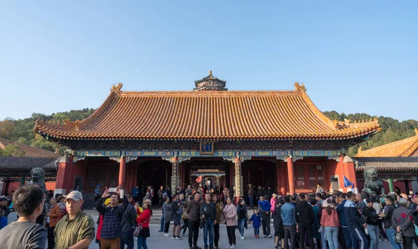 Gruppi turistici al Palazzo d'Estate fuori Pechino, Cina — Foto Stock