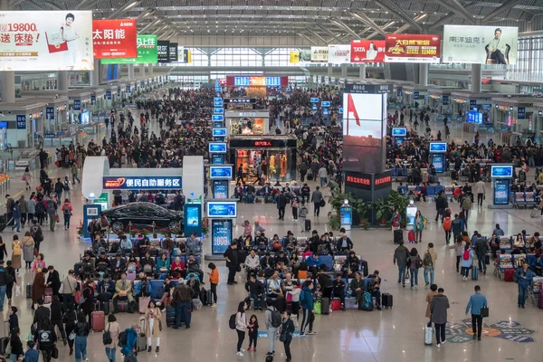 Comboio de alta velocidade na estação em Xian, na China — Fotografia de Stock