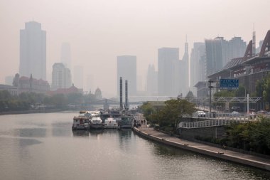 Alışveriş Merkezi tarafından nehir Haihe Tianjin