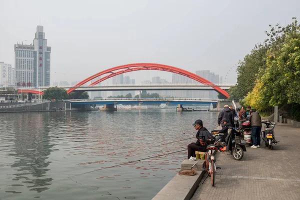 Pesca a River Haihe a Tianjin — Foto Stock