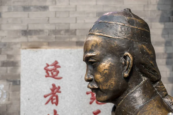 Gnugga av staty hand ger lycka i Tianjin — Stockfoto
