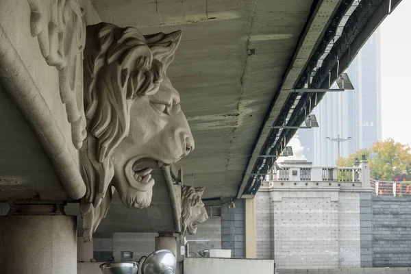 Detalhe da escultura sob ponte sobre o rio Haihe em Tianjin — Fotografia de Stock