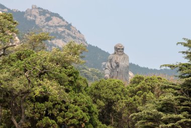 Lao Tze Laoshan Qingdao yakınındaki adlı heykeli