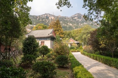 Laoshan Qingdao yakınındaki antik Taoist tapınakta