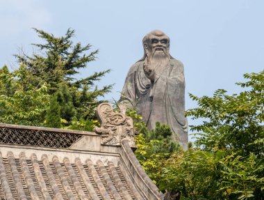 Lao Tze Laoshan Qingdao yakınındaki adlı heykeli
