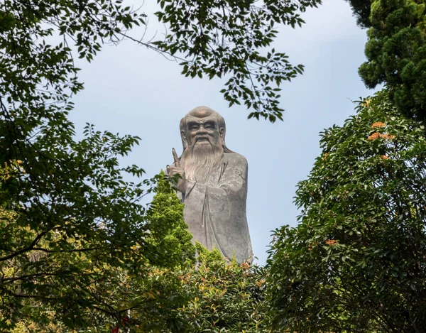 Standbeeld van Lao Tze op Laoshan in de buurt van Qingdao — Stockfoto