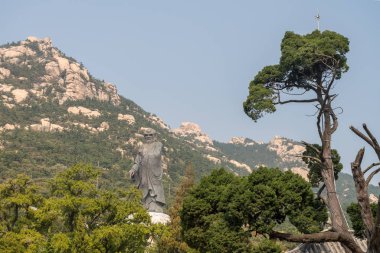 Lao Tze Laoshan Qingdao yakınındaki adlı heykeli