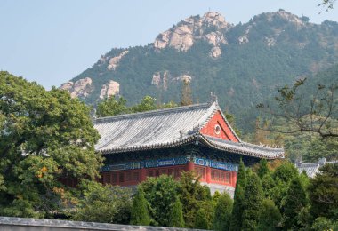 Laoshan Qingdao yakınındaki antik Taoist tapınakta