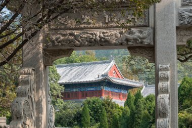 Laoshan Qingdao yakınındaki antik Taoist tapınakta