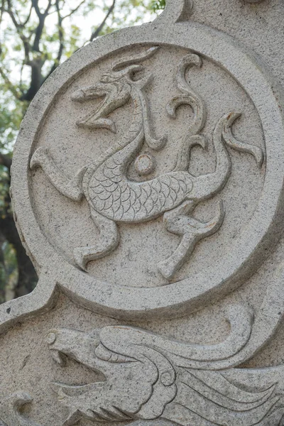 Alte Drachenstatue in Laoshan bei Qingdao — Stockfoto