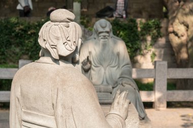 Laoshan Qingdao yakınındaki, Lao Tze ile tartışma Konfüçyüs
