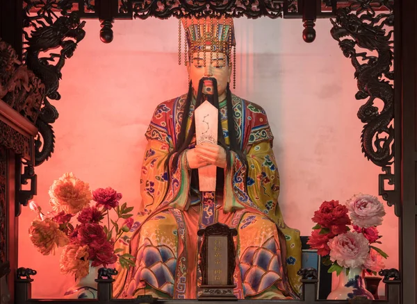 Staty på altaret vid taoistiska templet i Laoshan nära Qingdao — Stockfoto