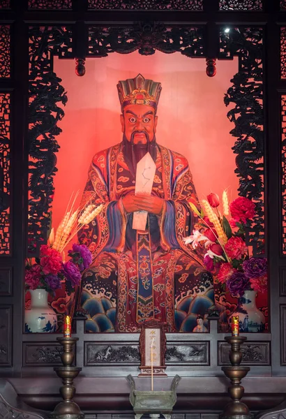 Statue auf dem Altar im taoistischen Tempel in Laoshan bei Qingdao — Stockfoto