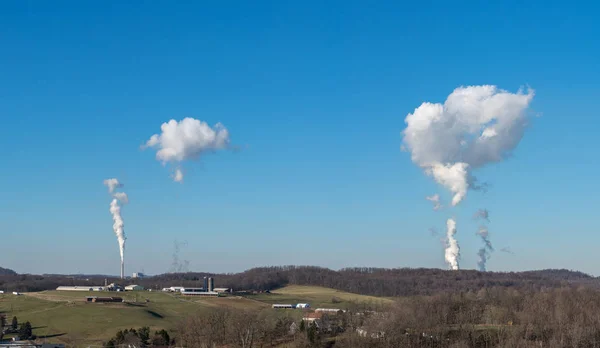 Fumes de la central eléctrica Point Morgan cerca de Morgantown — Foto de Stock
