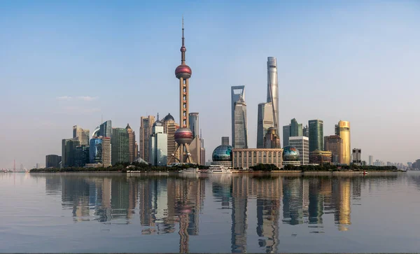 Eau artificielle sur le panorama de Shanghai skyline — Photo