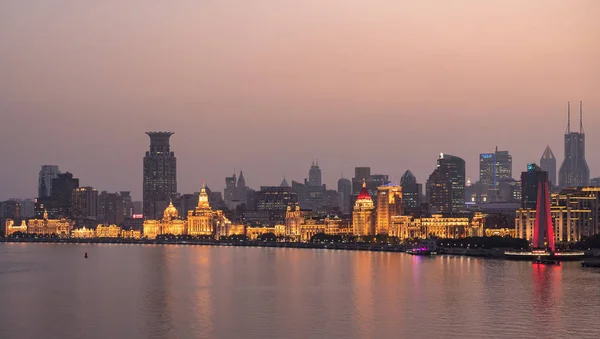 Alacakaranlıkta Şanghay şehir manzarası — Stok fotoğraf