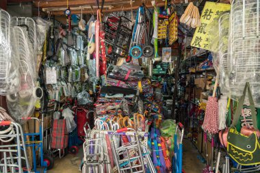 Bagaj satış ve alışveriş sepetlerini küçük Shanghai alışveriş giriş