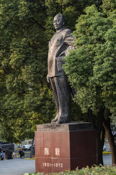 Statue to Chen Yi, the major of Shanghai in Huangpu Park — Stock Photo, Image