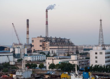 Şangay'daki Huangpu Nehri tarafından güç istasyonu