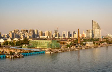 Yeni daire ve Şangay'daki nehir geliştirme