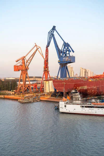 Construcción naval en el río Huangpu en Shanghai —  Fotos de Stock