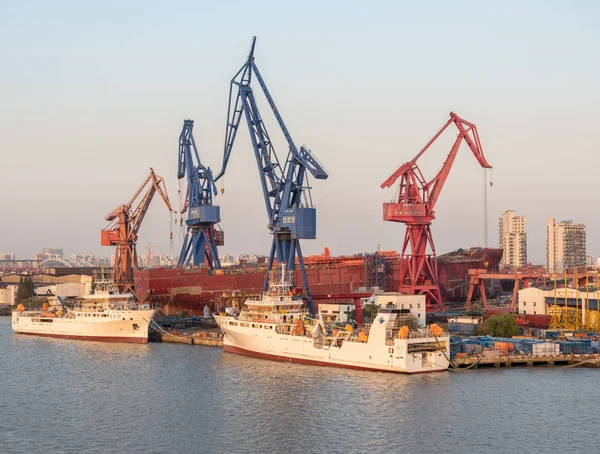 Construcción naval en el río Huangpu en Shanghai — Foto de Stock