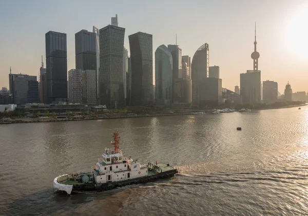 Skyline del distrito financiero en la ciudad de Shanghai al atardecer —  Fotos de Stock