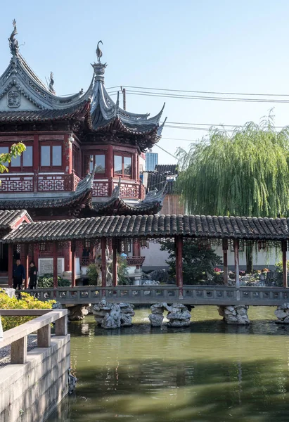 Puente en Yuyuan o Yu Garden en Shanghai —  Fotos de Stock