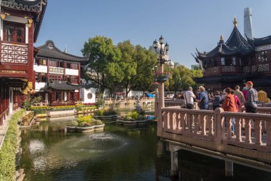 Turistler Yuyuan veya Şanghay'Yu Bahçe