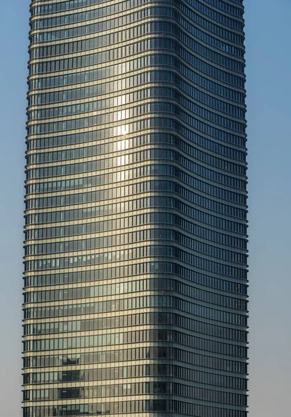 Detail of windows in modern Shanghai building — Stock Photo, Image