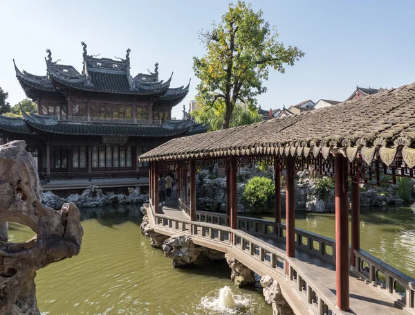 Puente en Yuyuan o Yu Garden en Shanghai —  Fotos de Stock