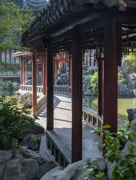 Puente en Yuyuan o Yu Garden en Shanghai —  Fotos de Stock