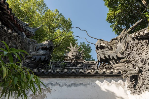 Detail draka v Yuyuan nebo Yu Garden v Šanghaji — Stock fotografie