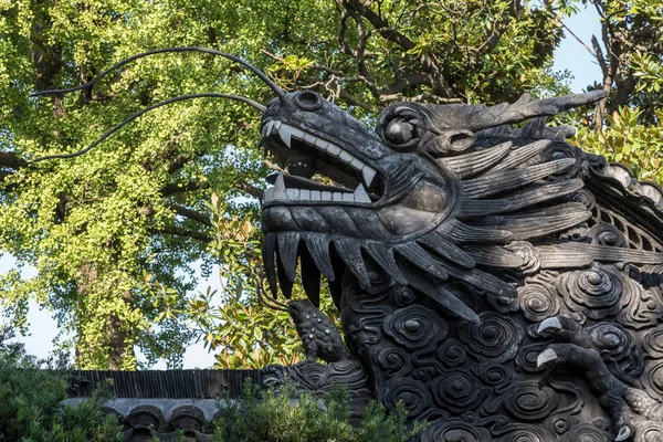 Detail draka v Yuyuan nebo Yu Garden v Šanghaji — Stock fotografie