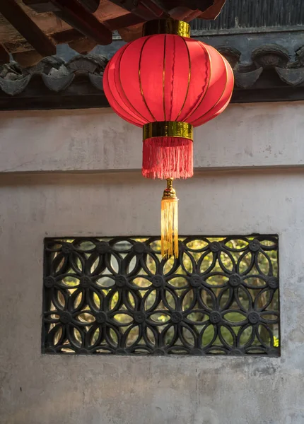 Linterna roja china en Yuyuan o Yu Garden en Shanghai —  Fotos de Stock
