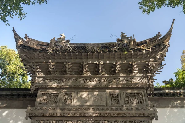Detail van de draak in Yuyuan of Yu Garden in Shanghai — Stockfoto