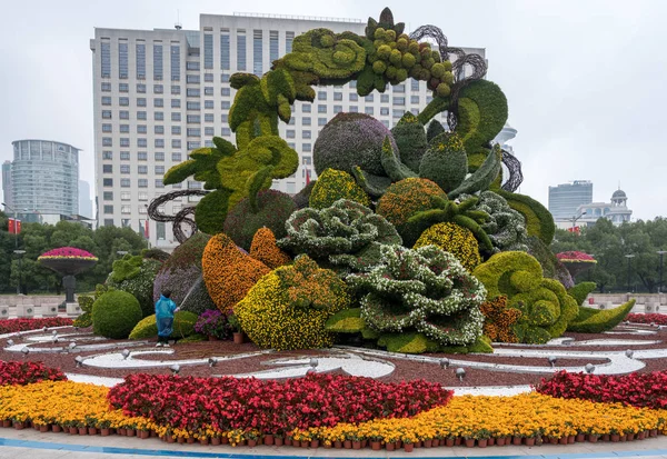 Blumenschmuck zum Nationalfeiertag in Shanghai — Stockfoto