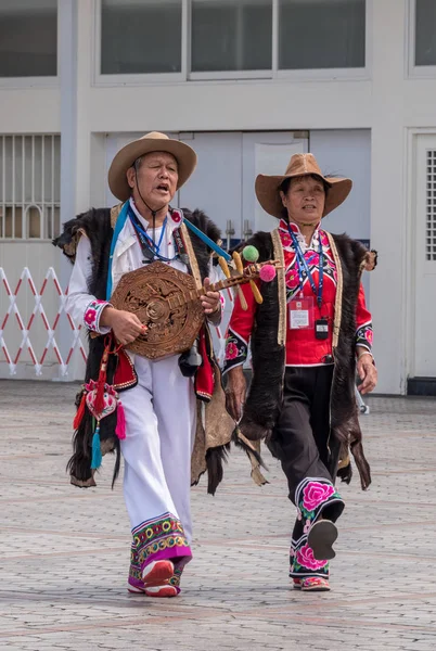 Уличные исполнители Китая на традиционных музыкальных инструментах — стоковое фото
